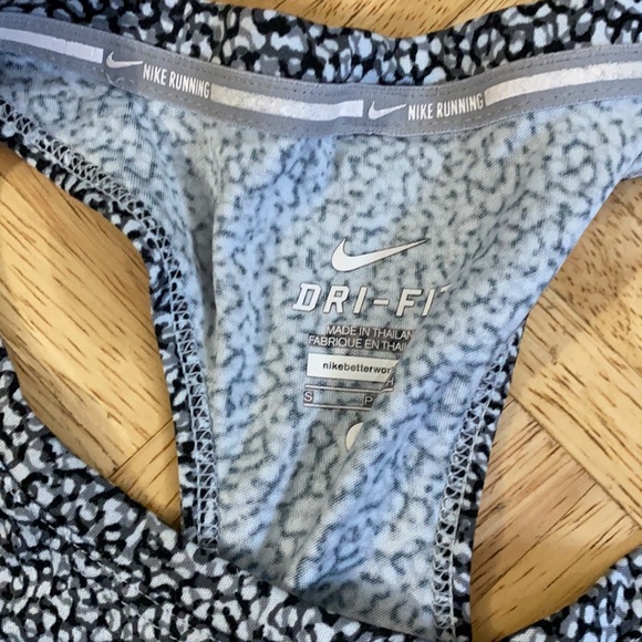 Set of 3 Nike Tank Tops - Picture 7 of 8